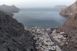  كمزار، قرية ساحلية في أقاصي شمال عُمان، لا يمكن الوصول إليها إلا بواسطة مركب بحري
