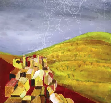 L'image présente une composition artistique qui semble représenter un paysage. On y voit des collines aux teintes variées, avec des nuances de jaune et de vert. À l'avant, des formes géométriques, peut-être des bâtiments, sont peintes en rouge et en jaune. En arrière-plan, une carte se dessine, évoquant une région géographique, avec des noms de villes comme Jaffa, Nablus et Jenin, suggérant une connexion à un contexte historique ou culturel. Le ciel est nuageux et tout cela crée une ambiance à la fois paisible et mystérieuse.
